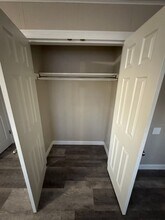 Building Photo - 101-103-103 Green Oaks Dr