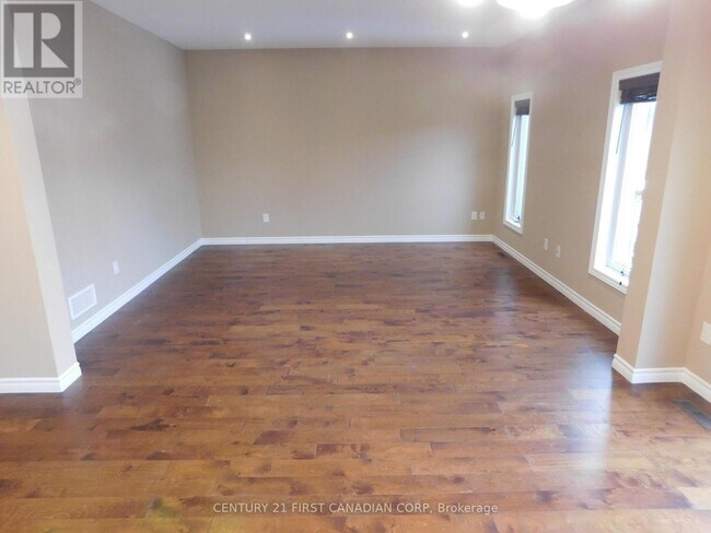 Building Photo - 3415 Paulpeel Ave