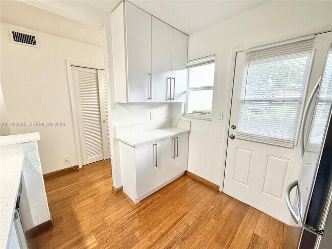 Foto del edificio - 901 NE 14th Ave