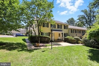 Building Photo - 9882 Hollow Glen Pl