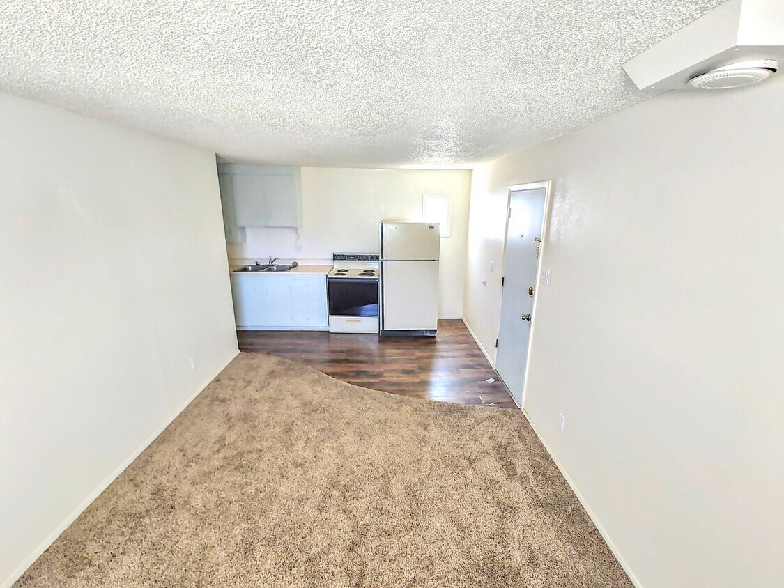 2320 S Solano Dr Unit B, Las Cruces, NM 88001 - Room for Rent in Las Cruces,  NM | Apartments.com