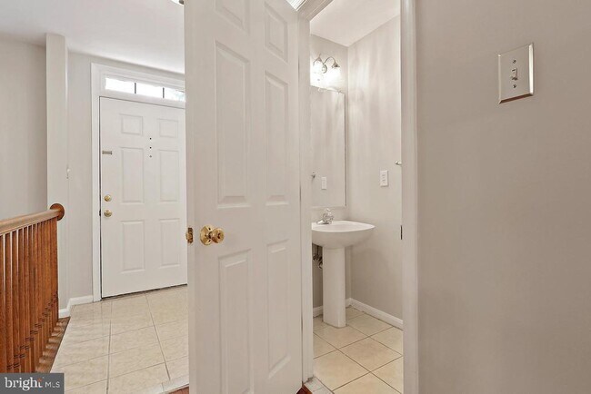 Building Photo - 6323 Arbor Way