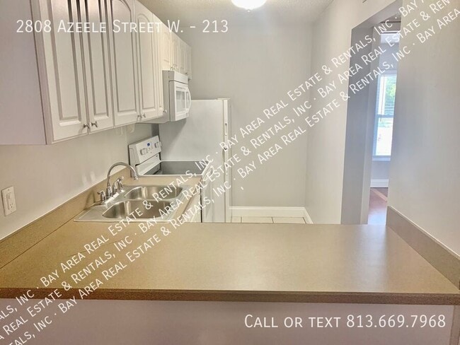 Building Photo - 2808 W Azeele St