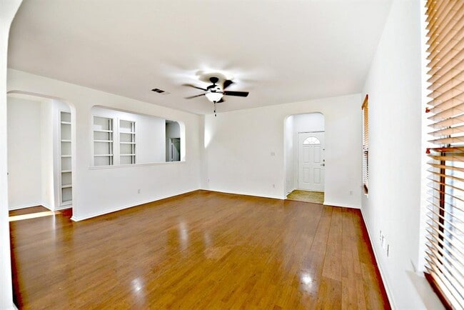 Foto del edificio - 317 Settlers Home Dr