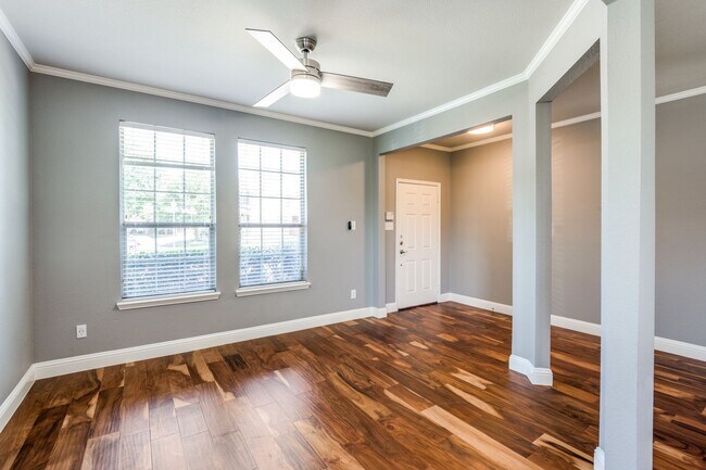 Building Photo - One Story, 4 bedroom, 2 bathroom home in M...
