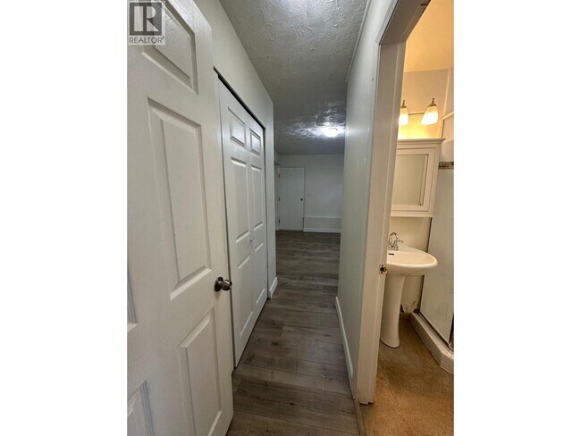 Photo du bâtiment - Lower-2185 CASSIAR STREET