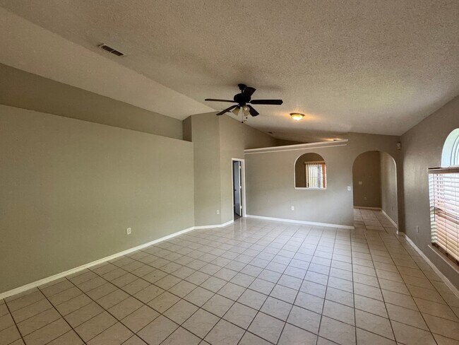 Building Photo - AWESOME 3/2 Home in East Orlando