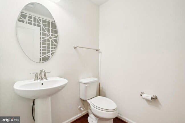 Building Photo - 5528 Glover Park Dr