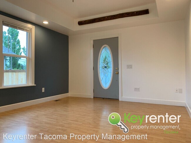 Building Photo - 2 br, 1 bath House - 3015 S Puget Sound Ave