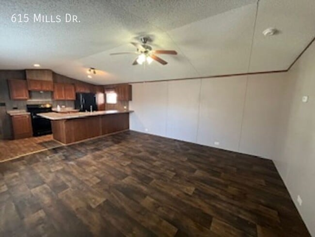 Building Photo - 615 N Mills Dr