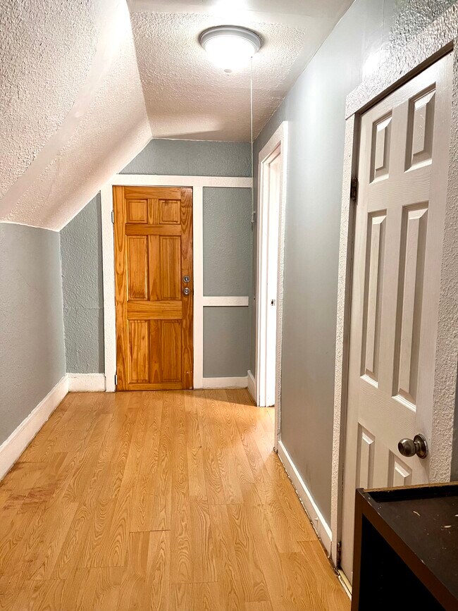Foto del edificio - 1594 Dwight St