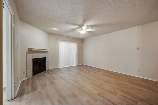 Foto del edificio - 336 Melrose Dr