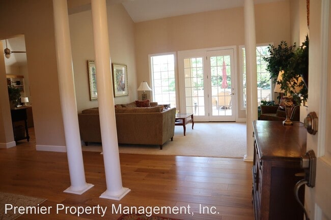 Building Photo - 4 br, 2.5 bath House - 16515 SE 34th Way