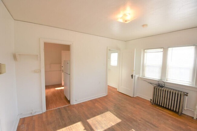 Building Photo - Summer 2026 Prelease! 1 Bedroom Apartment on the Hill