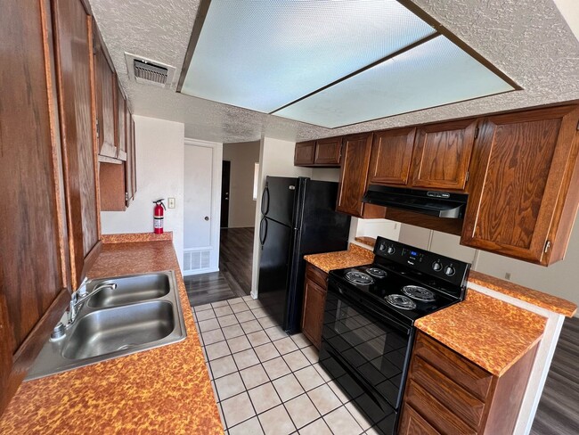 Building Photo - Near Academy Hills Park, Great NE Location...