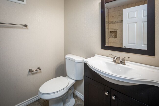 Foto del edificio - 1305 Kings Way