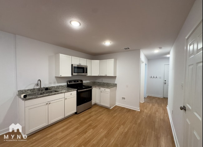 Building Photo - 3034 W Salinas