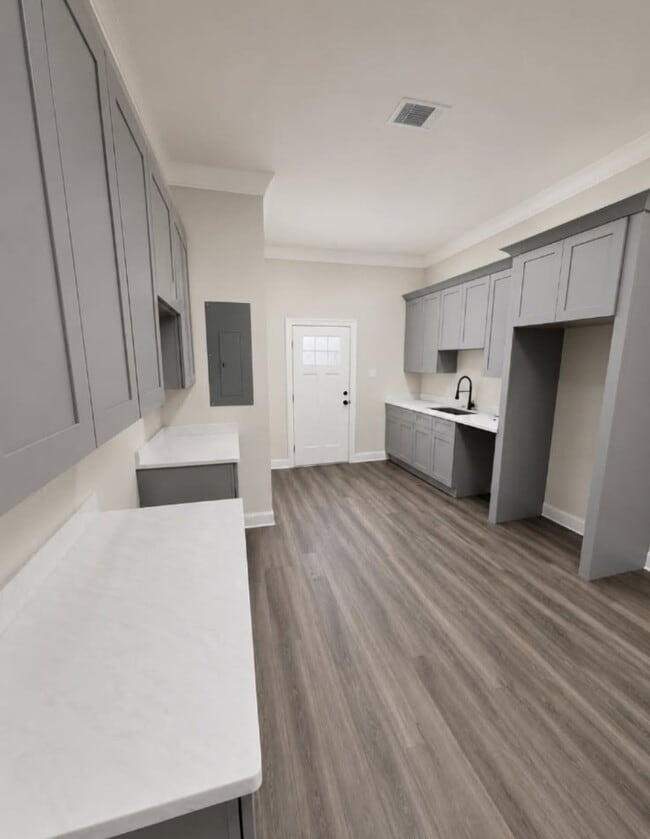 Building Photo - 308 Lynx Dr