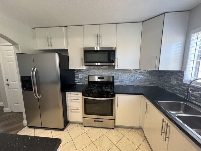 Foto del edificio - UPGRADED 2BEDROOM, 2BATHROOM HOME