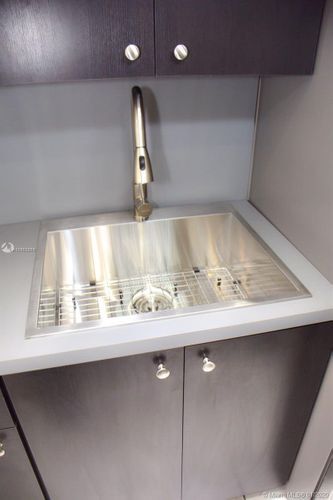 Foto del edificio - 701 S Royal Poinciana Blvd