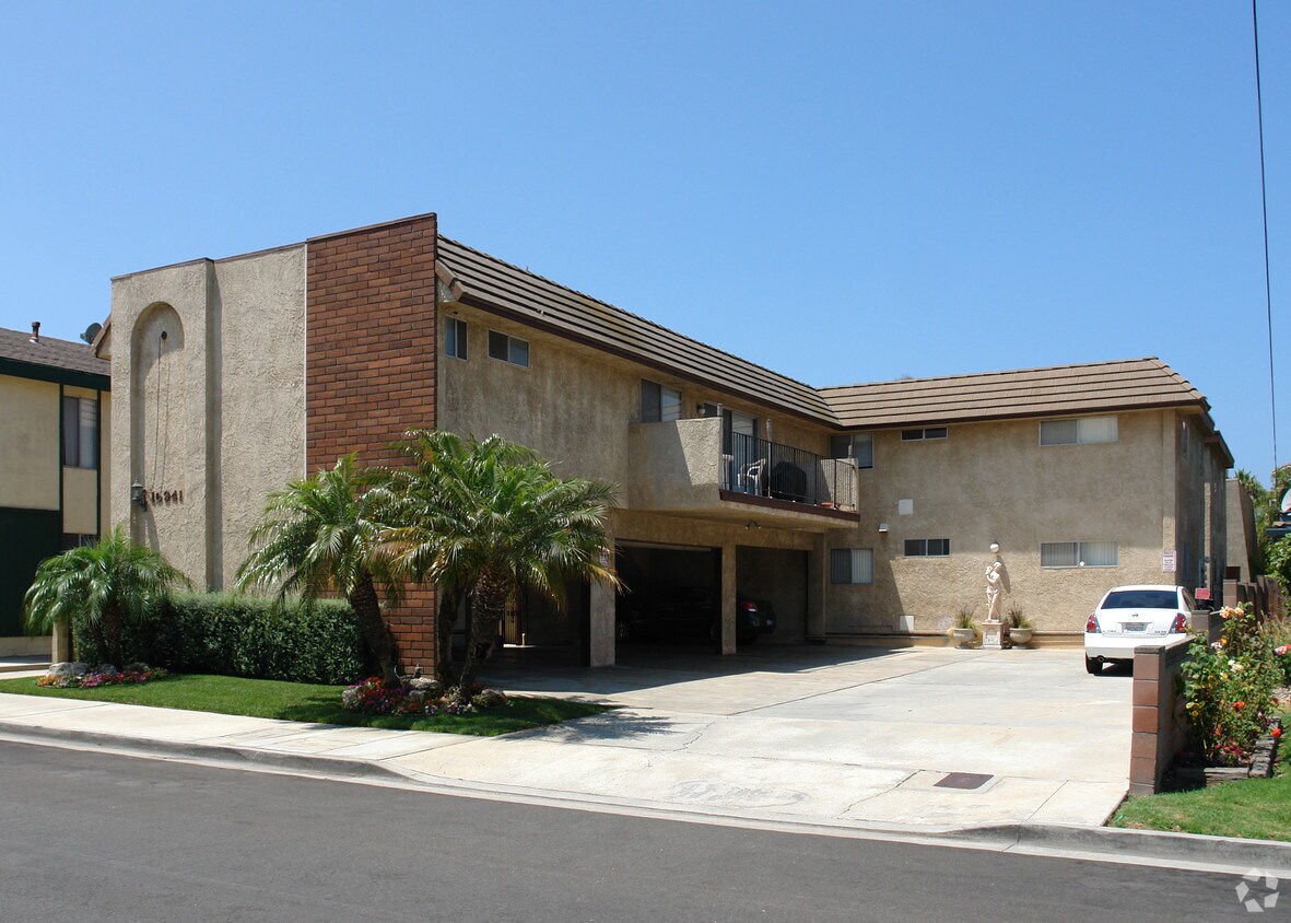 Primary Photo - 16941 Hoskins Ln