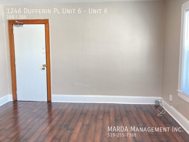 Building Photo - CHAMRING 1 BED/1 BATH APT ON DUFFERIN & GILES + HYDRO!