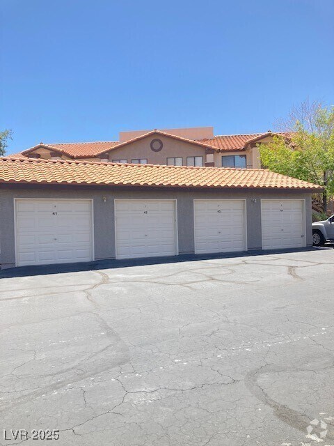 Building Photo - 1575 W Warm Springs Rd