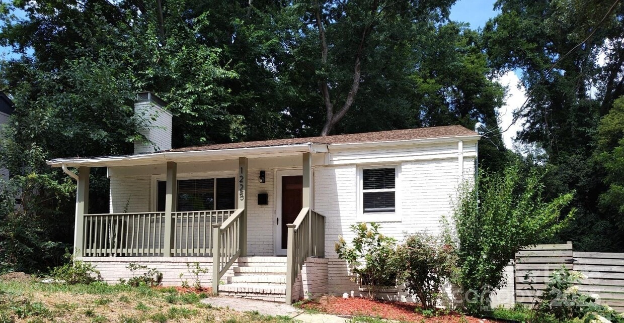 Primary Photo - 1225 Condon St