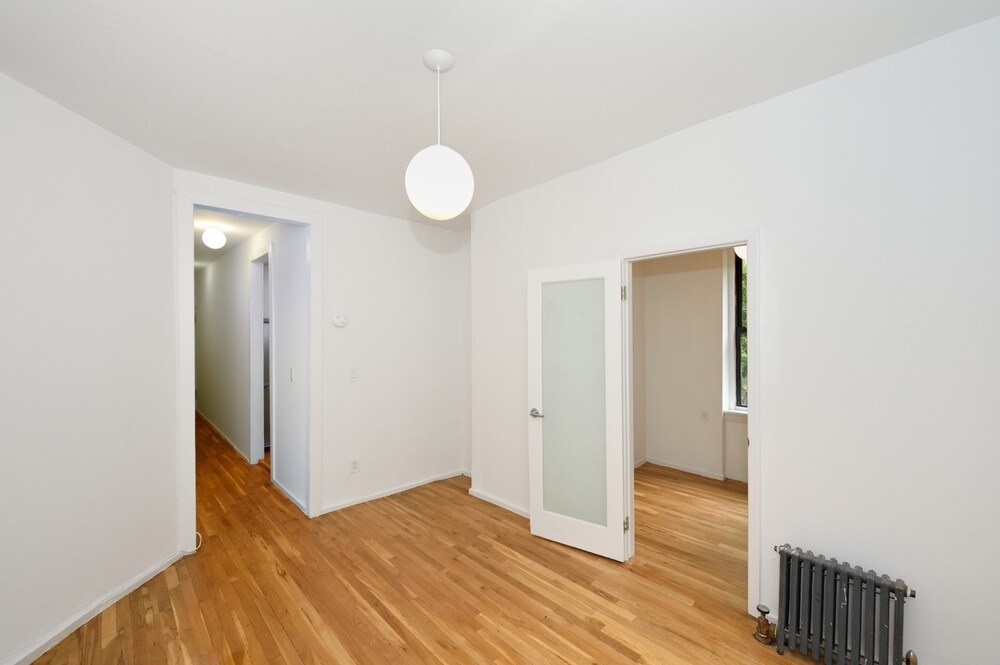 Primary Photo - 136 W 15th St