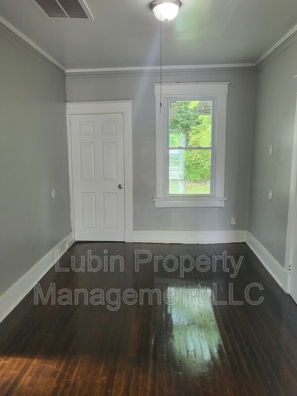 Building Photo - 3363 Coleman Ave