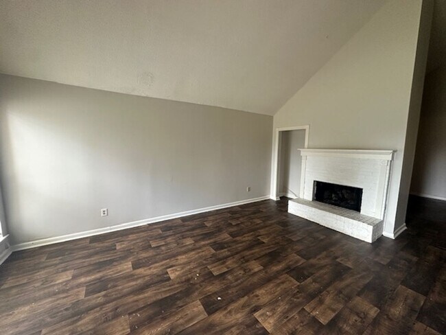 Foto del edificio - 30 Rosewood Ct
