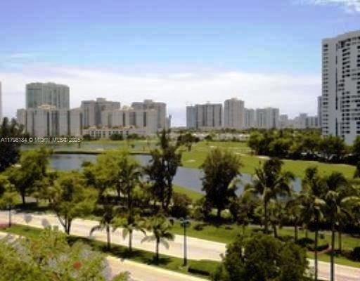 Foto del edificio - 3475 N Country Club Dr