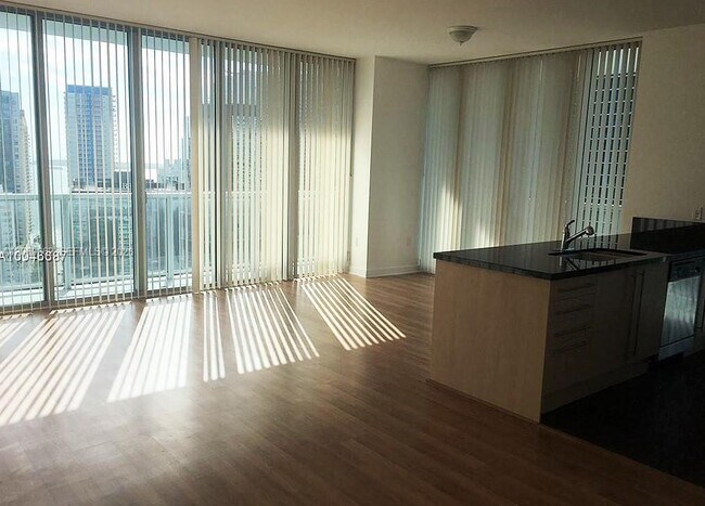 Foto del edificio - 79 SW 12th St