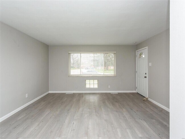Building Photo - 3860 Brittany Cir