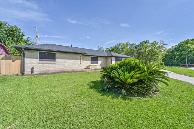 Building Photo - 10999 Fairland Dr