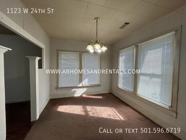 Building Photo - 1123 W 24th St | $695 | 3 beds, 1 full bath