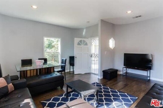 Building Photo - 1311 Hollister Street, San Fernando, CA 91...
