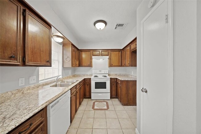 Building Photo - 3248 Hemlock Cir
