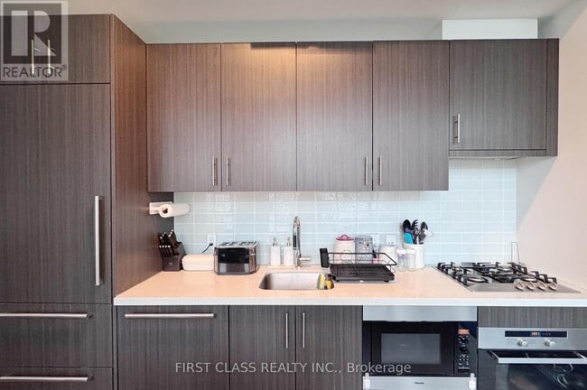 Building Photo - 39 Queens Quay E