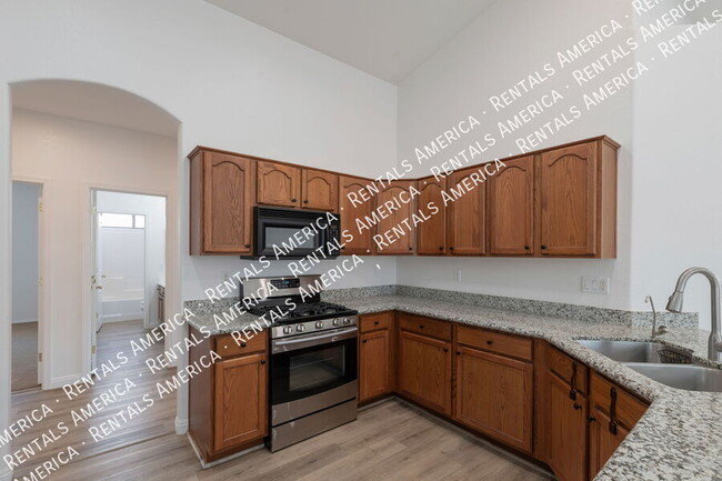 Foto del edificio - 1280 E Redwood Dr