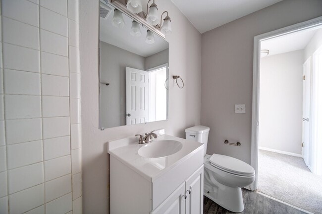 Photo - 2513 Charles Blvd Apartment