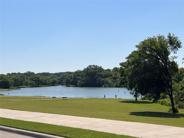 Building Photo - 1304 Lakeview Dr