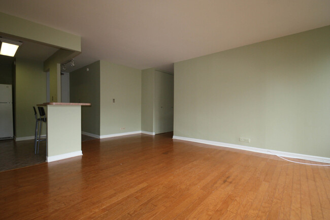 Building Photo - 444 W Fullerton Pkwy