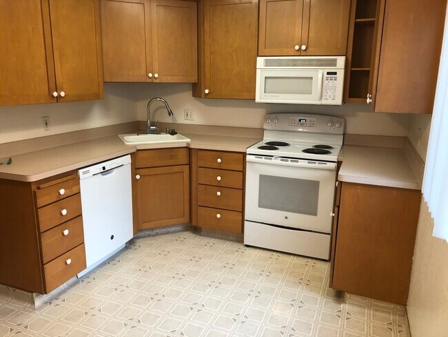 #4 Kitchen - 4290 Payne Ave