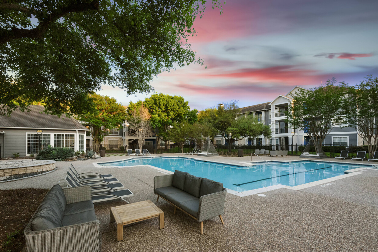 Resort-Style Swimming Pool - The Link