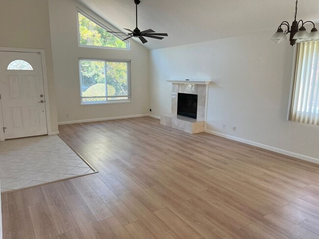 Foto del edificio - SPACIOUS BRIGHT CUL-DE-SAC 3BD/2BA HOUSE w...