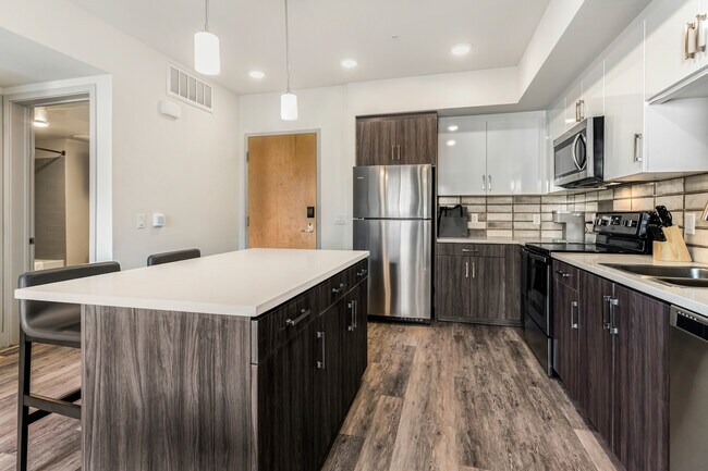 Foto del edificio - 11921 Carmel Creek Rd
