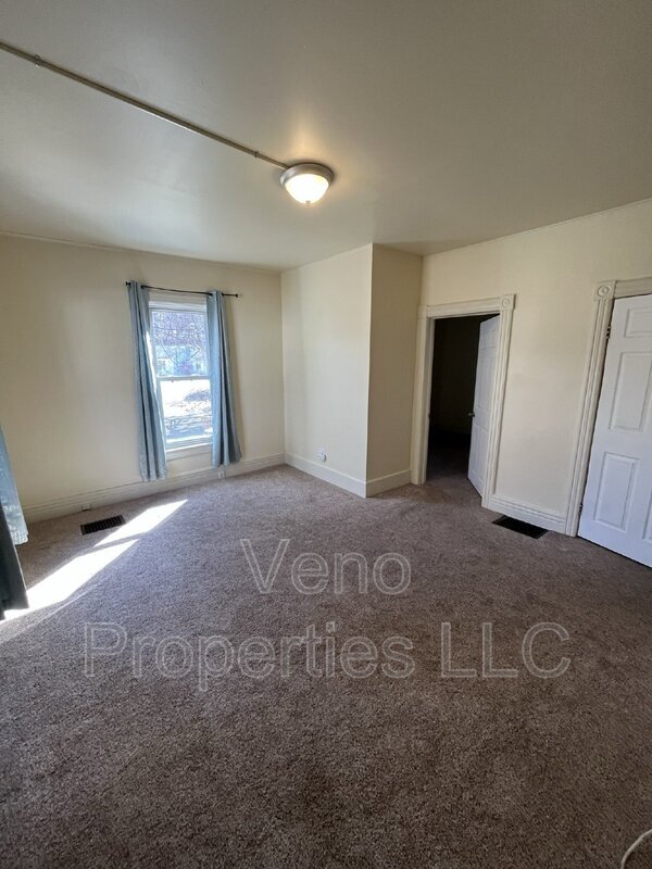 Building Photo - 66 Van Buren St.