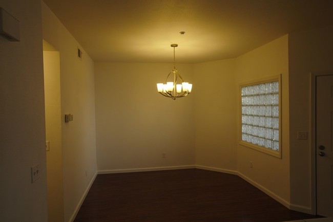 Building Photo - 609 Arcadia Terrace