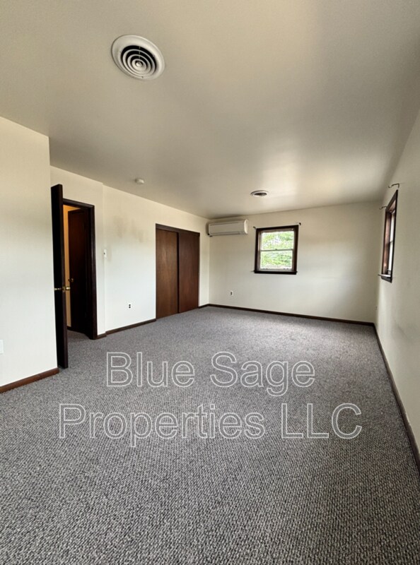 Building Photo - 2419 3rd Ave